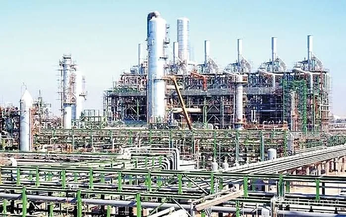 Mysteriöse Explosionen in den Petrochemieanlagen von Bandar Imam und Mahshahr; Feuer und Rauch in der Industrie!