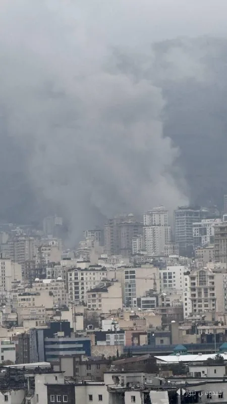 Teheran heute, ertrunken in Rauch und Feuer